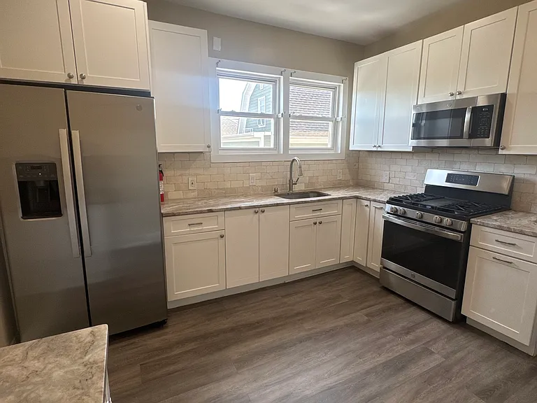 1075 Dewey Pl #2 — Photo 9