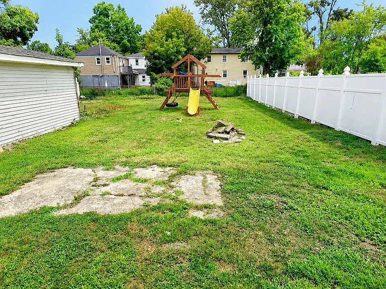 404 Fisher Ave — Photo 15