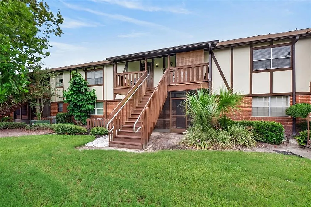 2 bed, 2.0 bath, 994 sqft, $1,550 — Photo 2