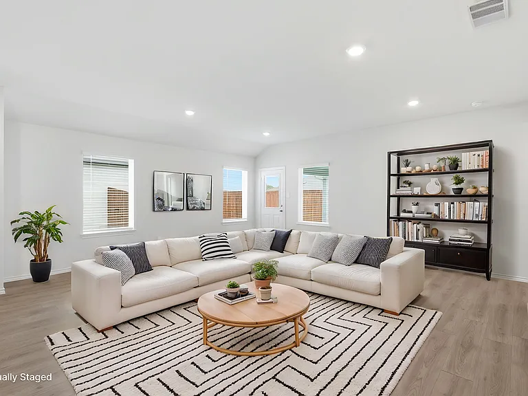 718 Orchid Way — Photo 3