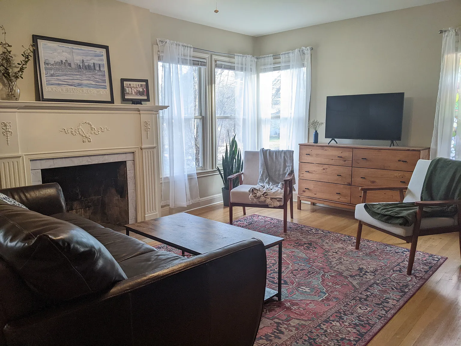 3 bed, 1339 sqft, $3,300 — Photo 3