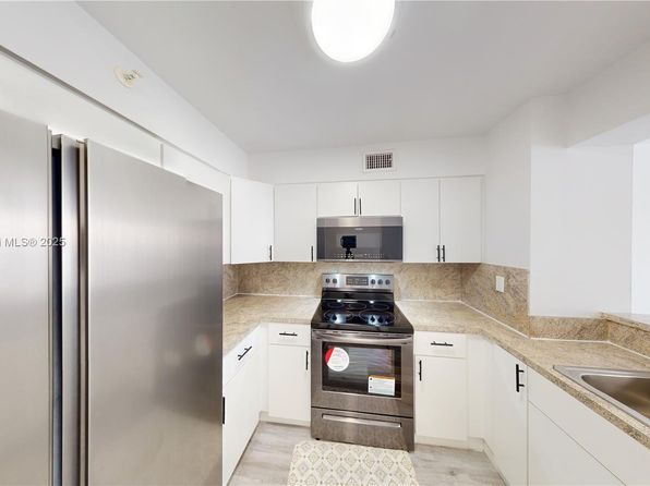 501 SW 1st St APT 607, Miami, FL 33130