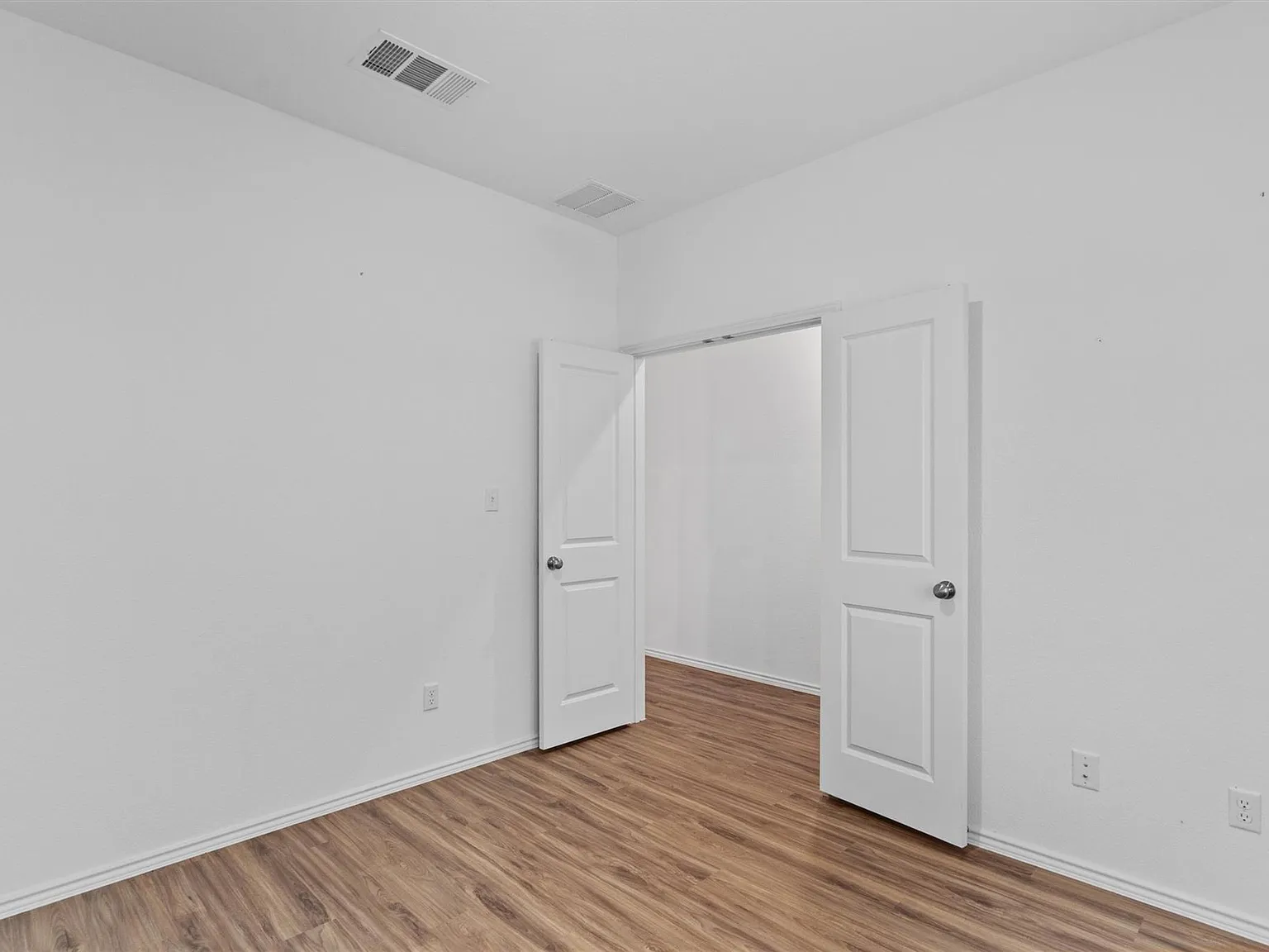 5 bed, 2.5 bath, 2642 sqft, $2,599 — Photo 4