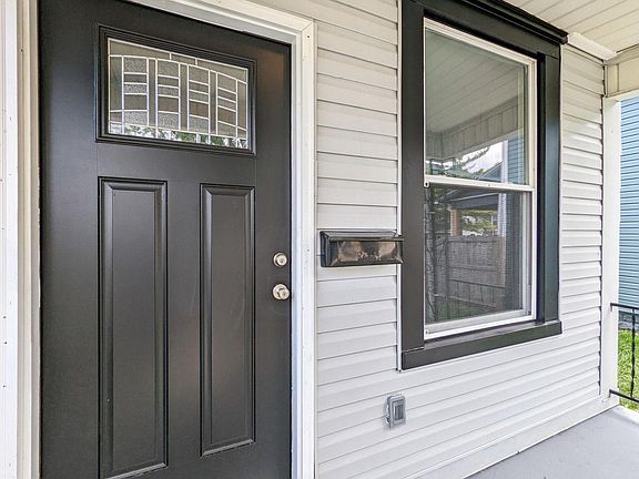 A beautiful entrance to the front. Imagine how you could make this space yours!