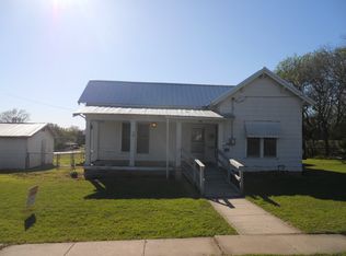 303 N Elm St, Comanche, TX 76442