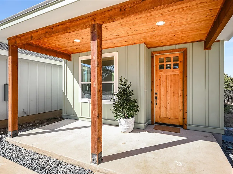 424 Shady Bluff Dr — Photo 3