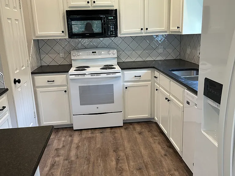 503 Shady Park Trl — Photo 7