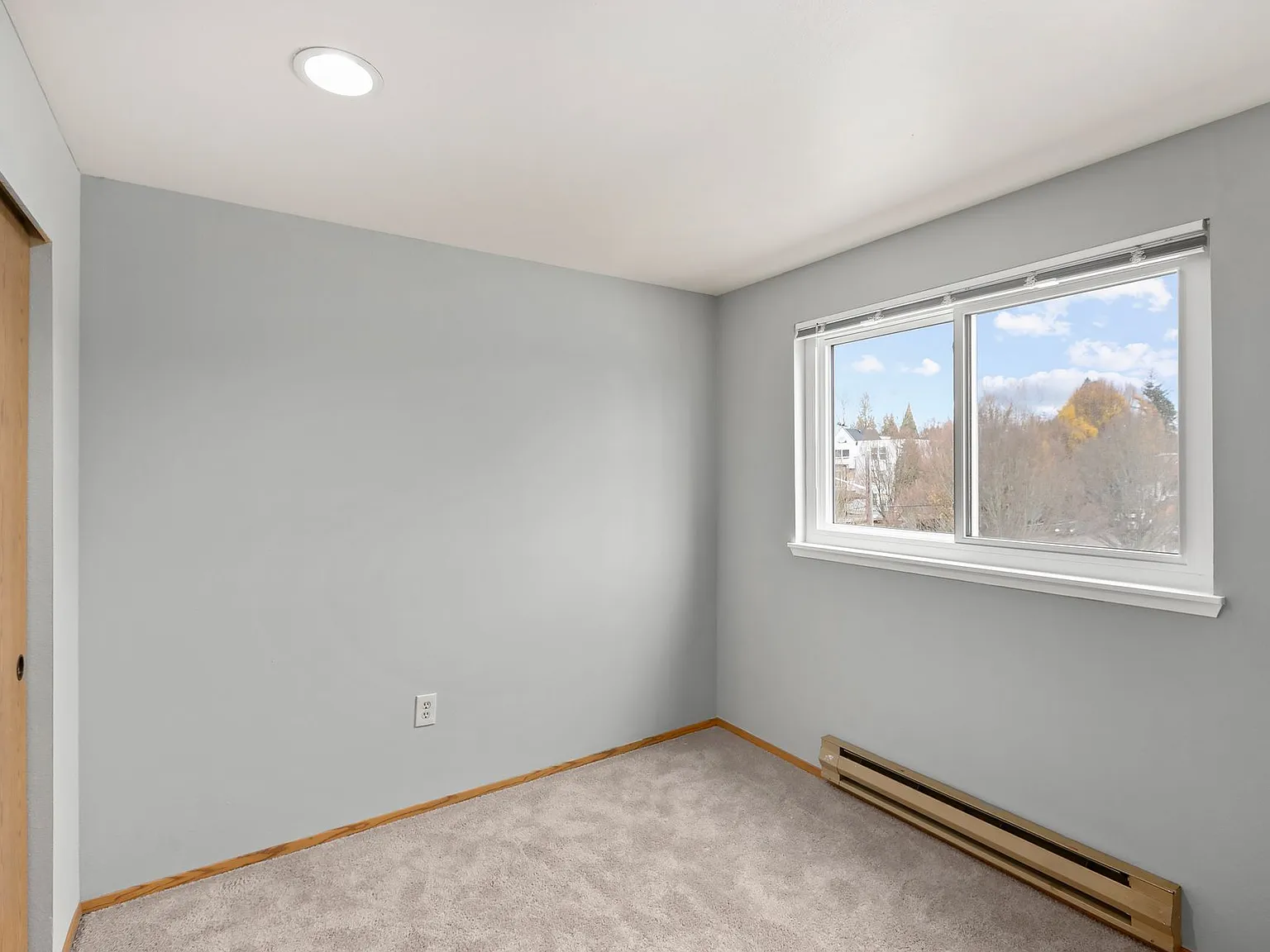 West Seattle Flats: Leasing Specials! Beautiful City Living Close to Beaches and Parks — Photo 4