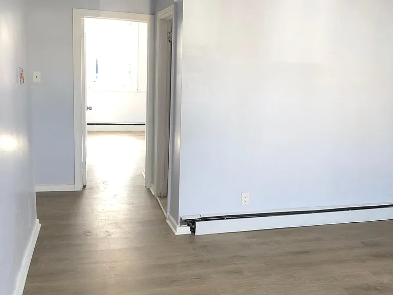 1200 Greeby St #1 — Photo 1