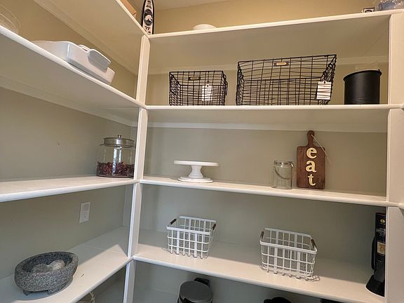 4th image of 11433 W Aldershot Dr #1