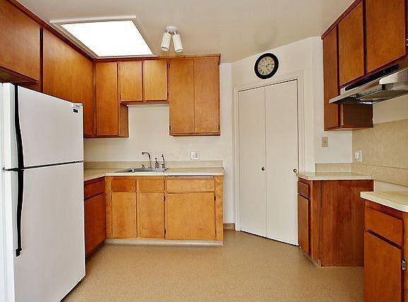 4th image of 2450 42nd Ave