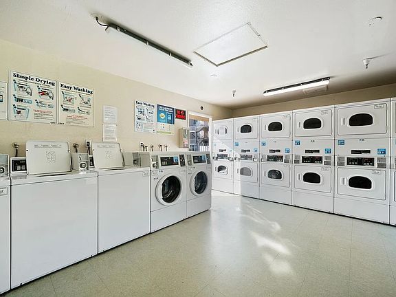 5th image of 601 E 8th St APT 111