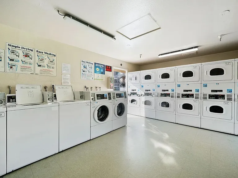 Azusa Gardens Apartments — Photo 5