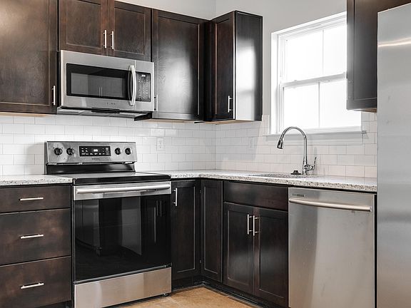 3rd image of 2806 Barton Ave