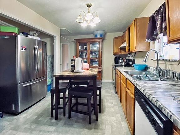 4th image of 901 Avenue A