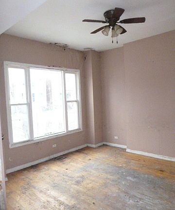 2nd image of 528 N Kedzie Ave