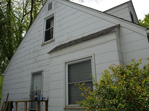 4th image of 708 Charles St