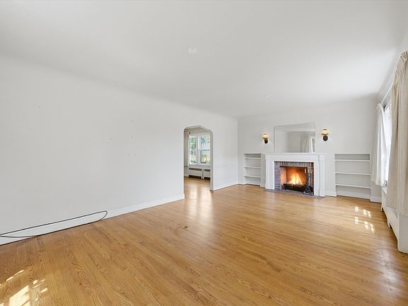 4th image of 3100 Clinton Ave