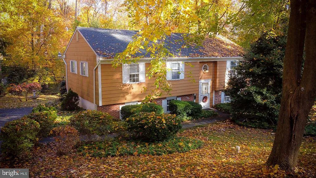 908 Greenwood Cir photo 1