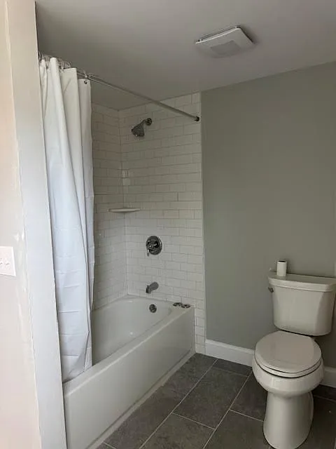 4 bed, 2000 sqft, $2,800 — Photo 2