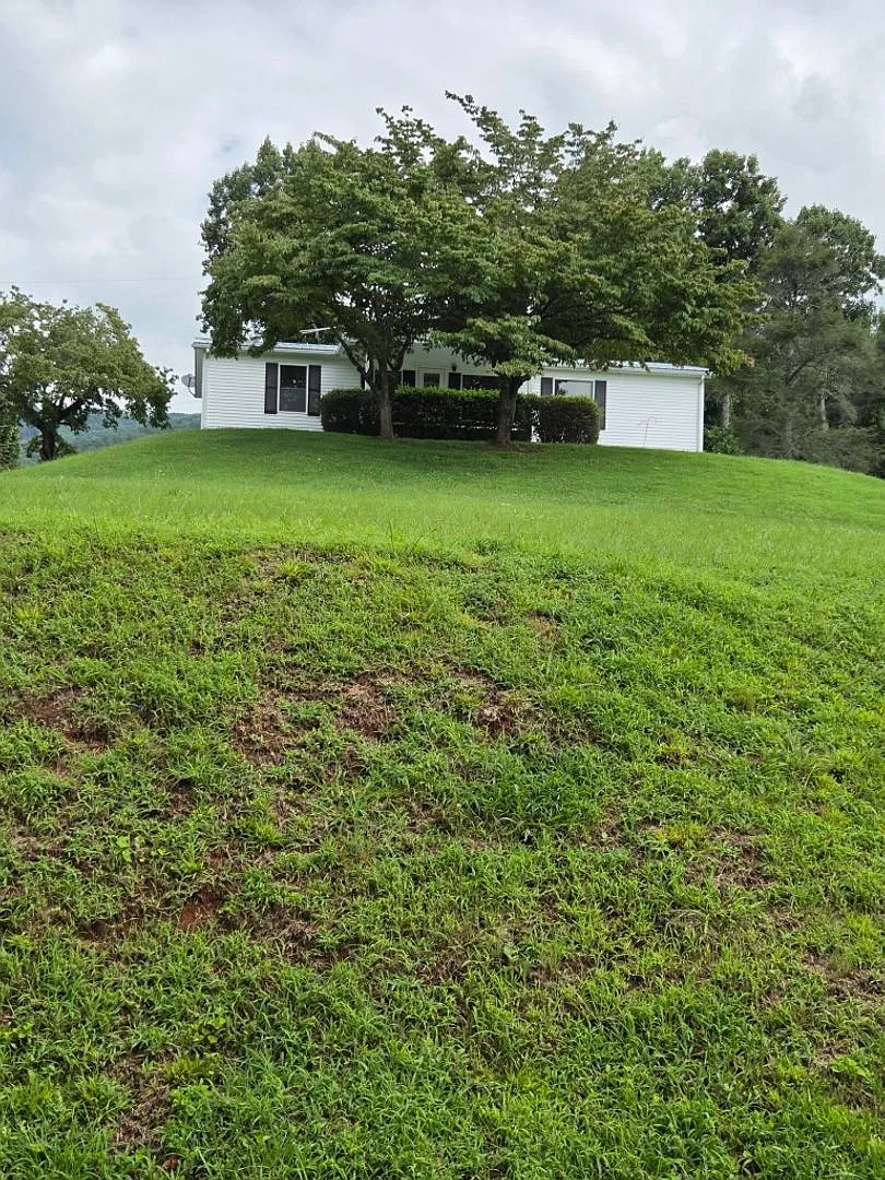 $1,850 - 3 Bedroom 2 Bath Unfurnished Doublewide in a Lovely Setting — Photo 1