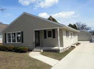 1231 N 9th St, Manitowoc, WI 54220