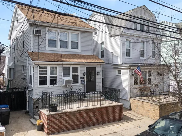1865 Mulford Avenue image 1 of 21