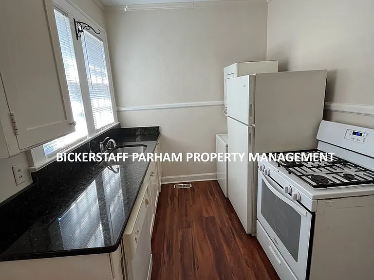 923 Cooper Ave — Photo 2