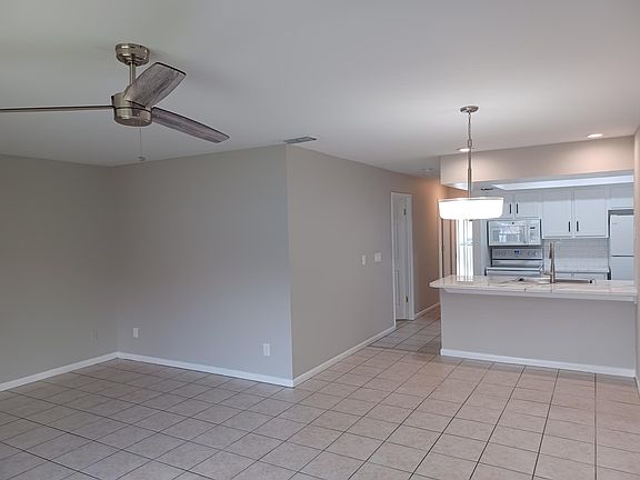 4th image of 729 SW 47th St