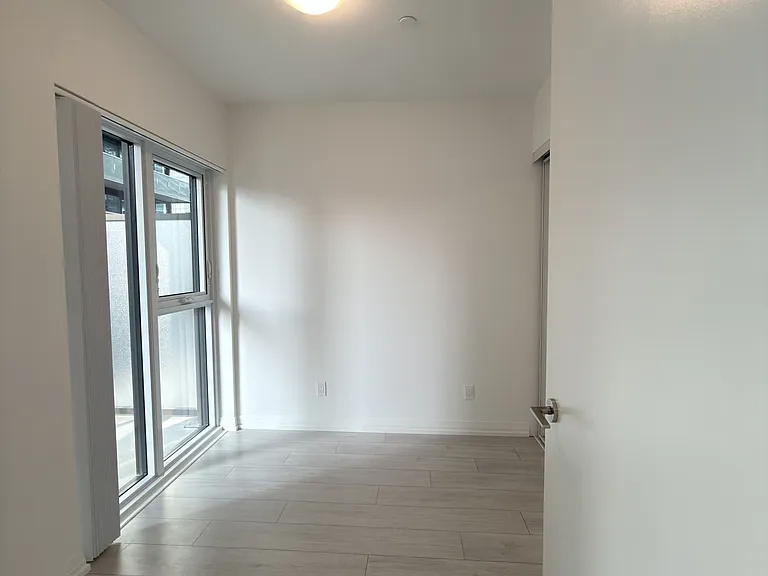 400 King St W #1122 — Photo 17