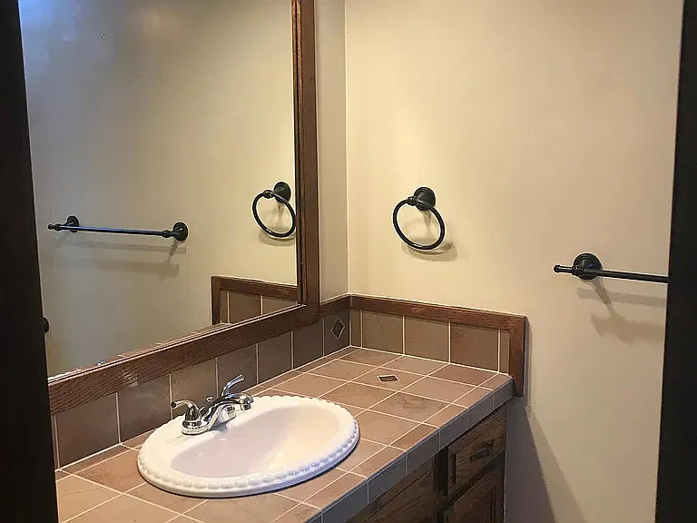 904 Fort Ct — Photo 5