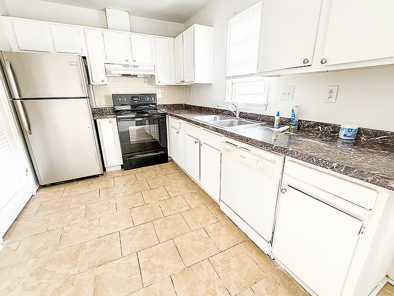 1038 Wickford Ct #1 — Photo 6