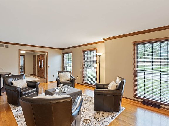 5th image of 1022 Doriel St