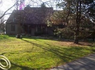 6825 Hubbard Rd, Clarkston, MI 48348