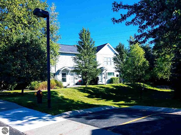 2nd image of 715B Lake Ave