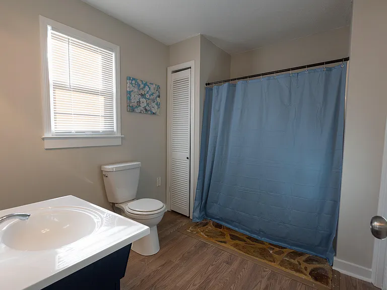 Nice bathroom area.