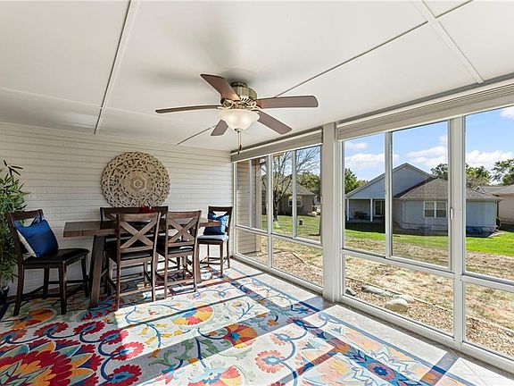 4th image of 1009 SW 7th St