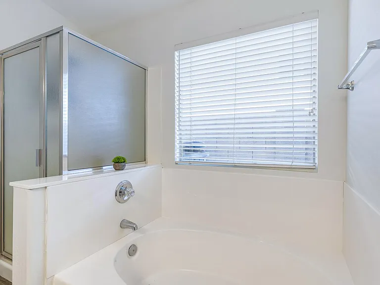559 W Scott Ave — Photo 37