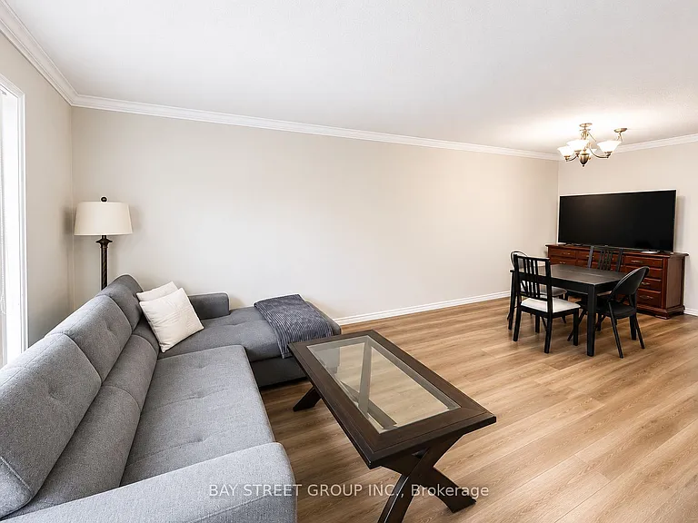 137 Bonham Blvd — Photo 4