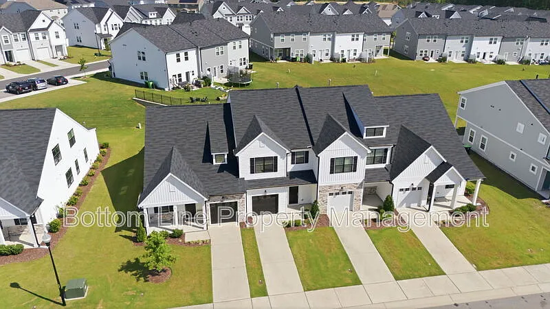 3 bed, 2.5 bath, 1754 sqft, $1,895 — Photo 3