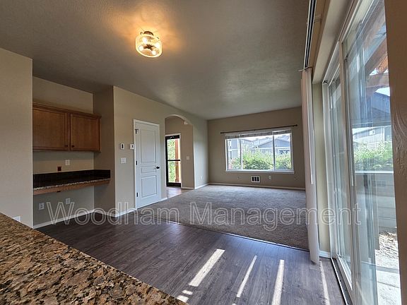 4th image of 393 Water Lily Dr