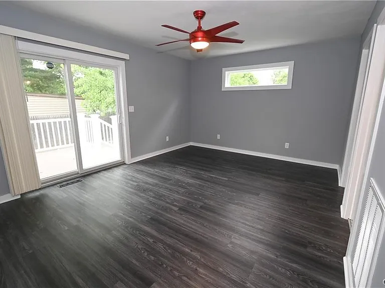 5854 Reis Dr — Photo 15