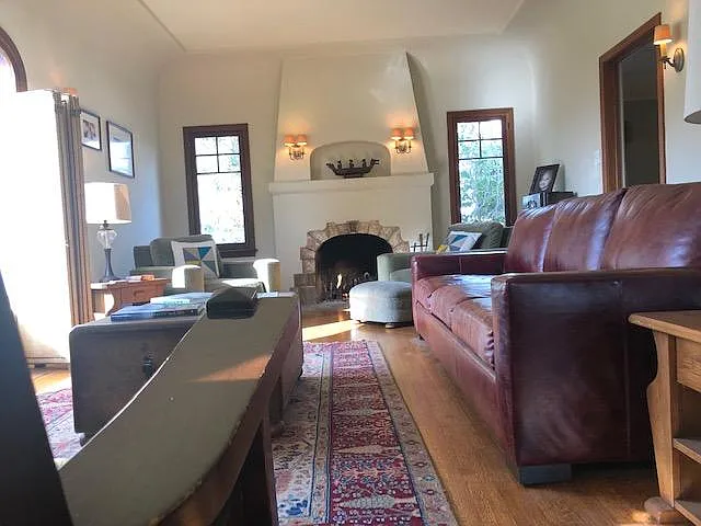 1136 Cordova Ave — Photo 8