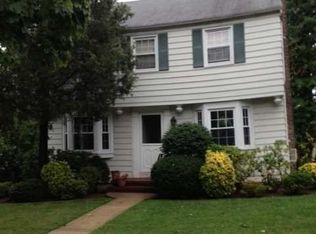 582 Abbott Ave, Ridgefield, NJ 07657