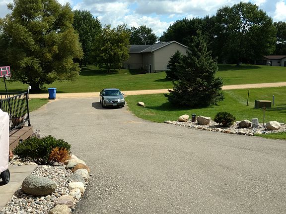 5th image of 61165 Frederick Dr