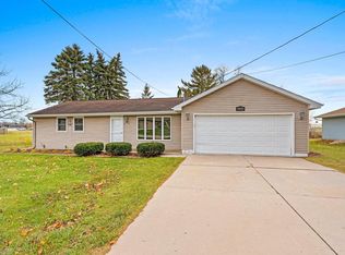 5025 Vista Rd, Manitowoc, WI 54220