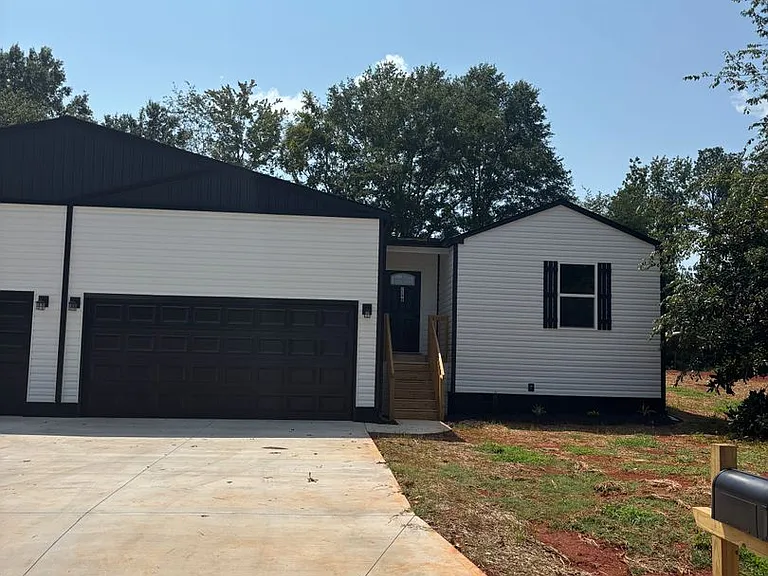229 Old Landfill Rd #B — Photo 3