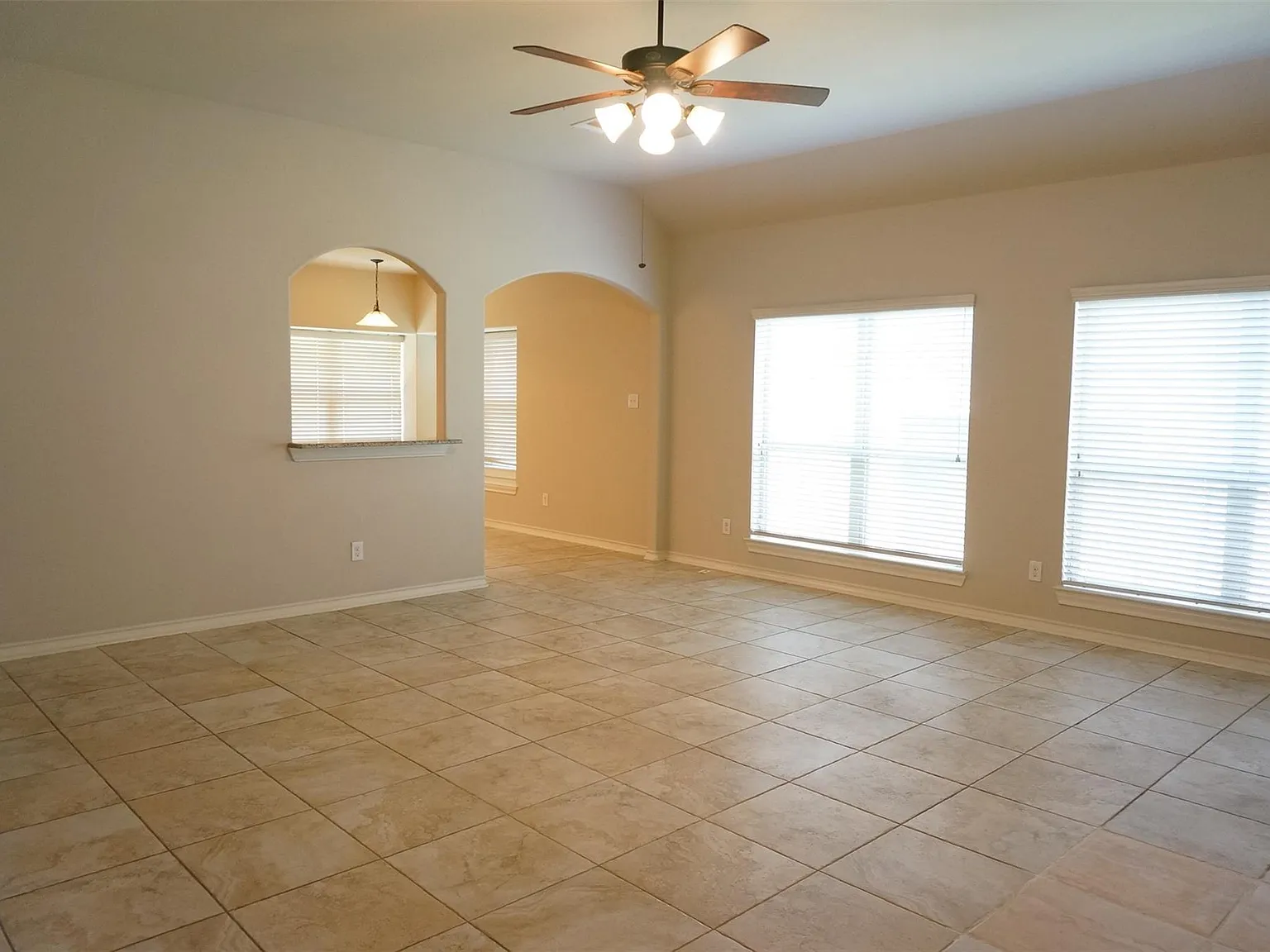4 bed, 2.0 bath, 1787 sqft, $2,200 — Photo 4