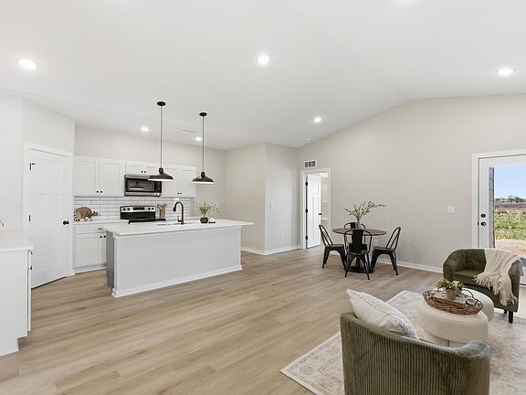 4th image of 3739 W Longleaf St