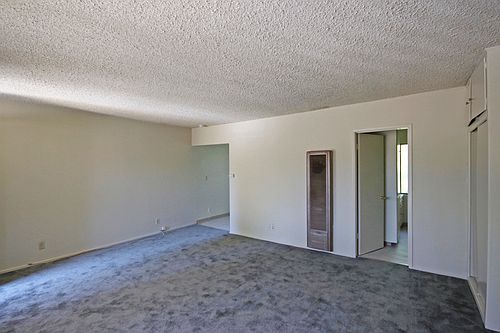 4th image of 686 Earlham St #7